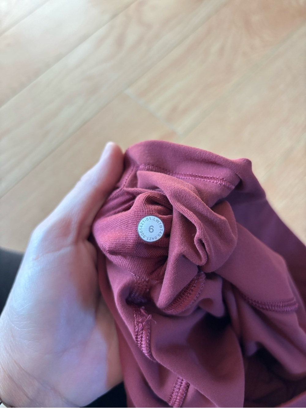 lululemon Wunder Under Women's Bike Shorts in Burgundy - Picture 3 of 3
